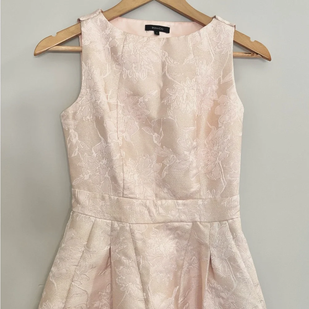 Light Pink Elegant Floral Textured Dress with pockets - Picture 3 of 12